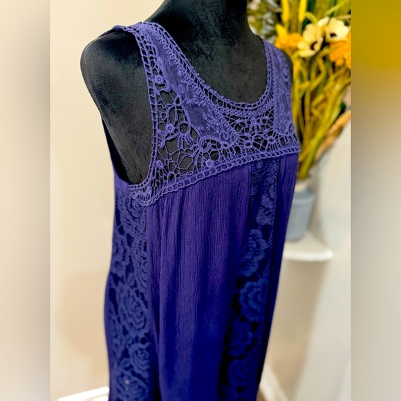 Love Fire Dark Blue Lace with Lace detailing Neckline Dress Size Medium - Picture 9 of 12